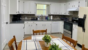 Unclassified image, 5 of 23, button - Charming, newly remodeled 2-bedroom duplex near Carthage w/ AC, fast WiFi (Carthage)