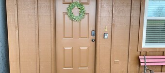 Charming, newly remodeled 2-bedroom duplex near Carthage w/ AC, fast WiFi