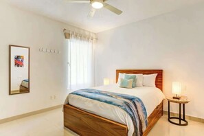 2 bedrooms, desk, iron/ironing board, WiFi