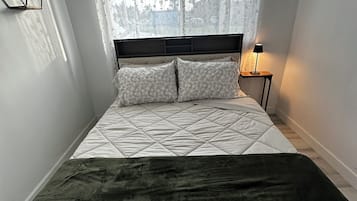 1 habitación, tabla de planchar con plancha, cuna de viaje y wifi