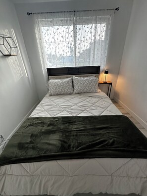 1 chambre, fer et planche à repasser, lit parapluie, Wi-Fi