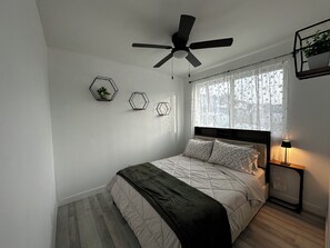 1 chambre, fer et planche à repasser, lit parapluie, Wi-Fi