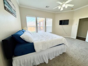 4 bedrooms, iron/ironing board, WiFi, bed sheets