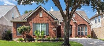 Spacious 4-bedroom house in serene Spring with AC, WiFi