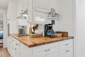 Fridge, microwave, oven, stovetop - Blue Moon Retreat: Spacious 4-BR Home w/ Fireplace & Pool Near Waco & Baylor  (Hewitt)