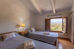 3 bedrooms, iron/ironing board, free WiFi, bed sheets