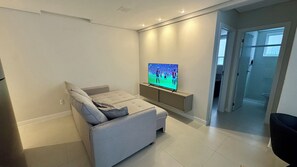 Smart TV, table football - Fully Equipped Apartment in Itajaí Close to Beaches and Attractions (São Judas Itajaí)
