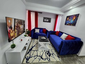 奢華公寓, 2 間臥室, 城市景觀 | 起居區 | 平面電視、玩具