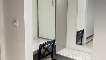 Deluxe Room | In-room dining