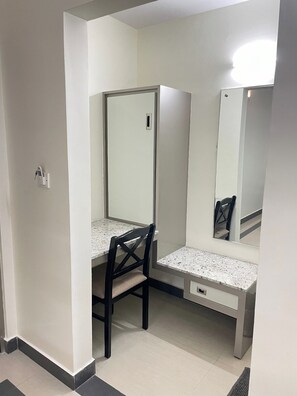 Deluxe Room | In-room dining - SR Hotel (Anakapalle)