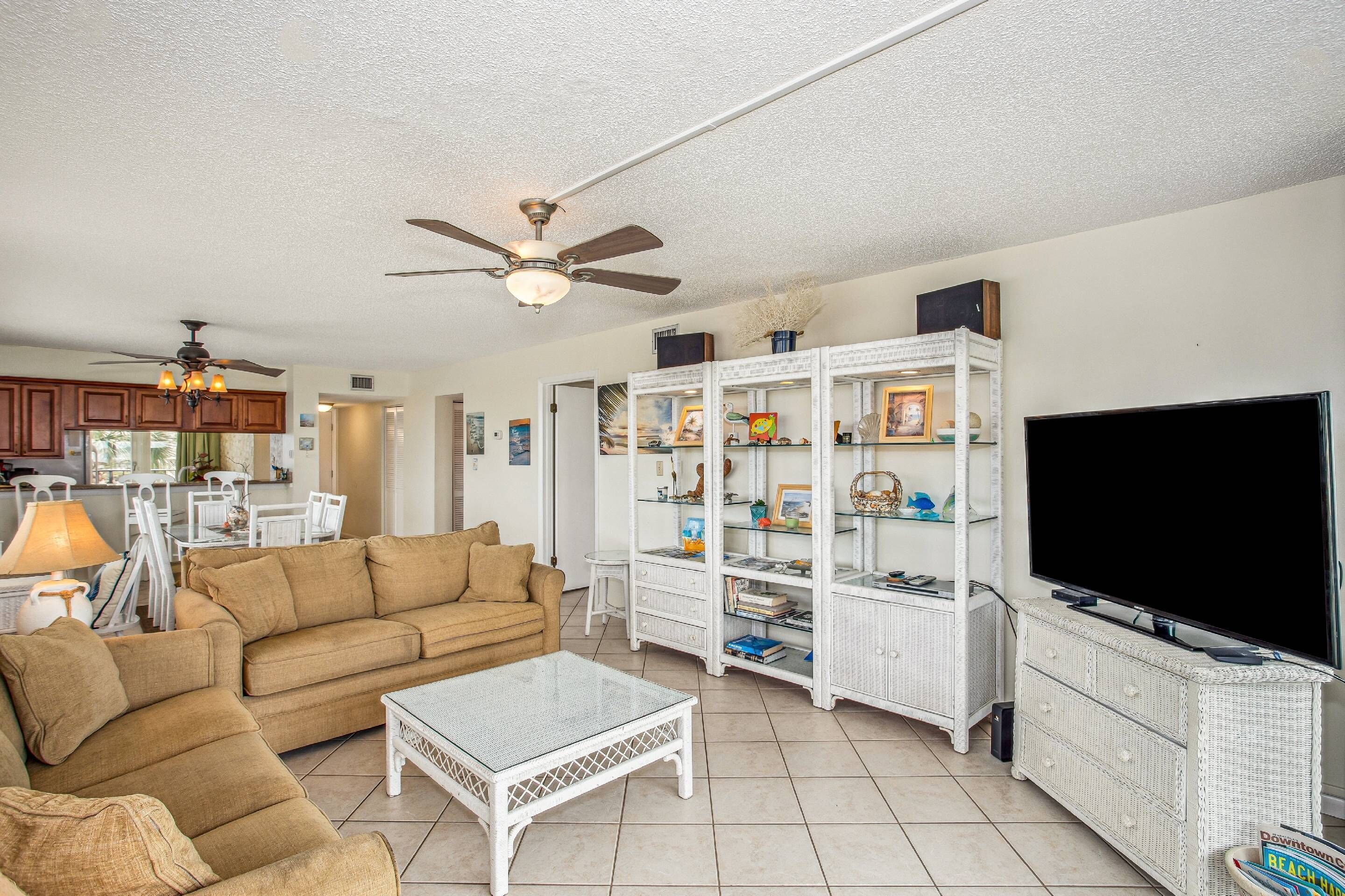 Waterfront 2br Condo With Amazing Views - Huge Community Pool - Convenient Beach Access - Fast Wifi - Pensacola Beach, FL