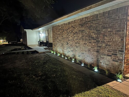 Charming 3-bedroom house with privacy fence backyard in quaint Canyon.