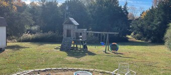 Spacious Pet Friendly 5-bedroom house in charming Spotsylvania/Lake Anna