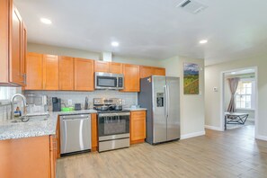 Fridge, microwave, stovetop, dishwasher