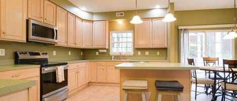 Fridge, microwave, stovetop, dishwasher