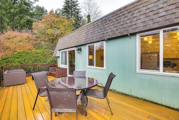 Eugene Vacation Rental | 2BR | 1BA | Stairs Required | 1,400 Sq Ft