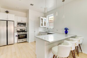 Fridge, microwave, stovetop, dishwasher - Near Prudential Center, MetLife: Extended-Stay Hub (Newark)