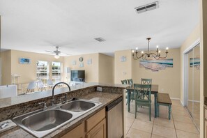 Microwave, oven, stovetop, dishwasher - Center of PCB w/ Pool! Close to Beach & Pier Park (Panama City Beach)