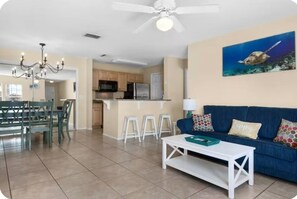 Smart TV, fireplace - Center of PCB w/ Pool! Close to Beach & Pier Park (Panama City Beach)
