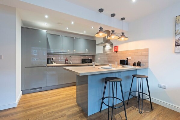 Fridge, microwave, oven, stovetop