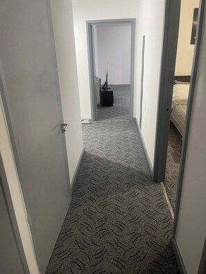 1 habitación, tabla de planchar con plancha, wifi y ropa de cama 