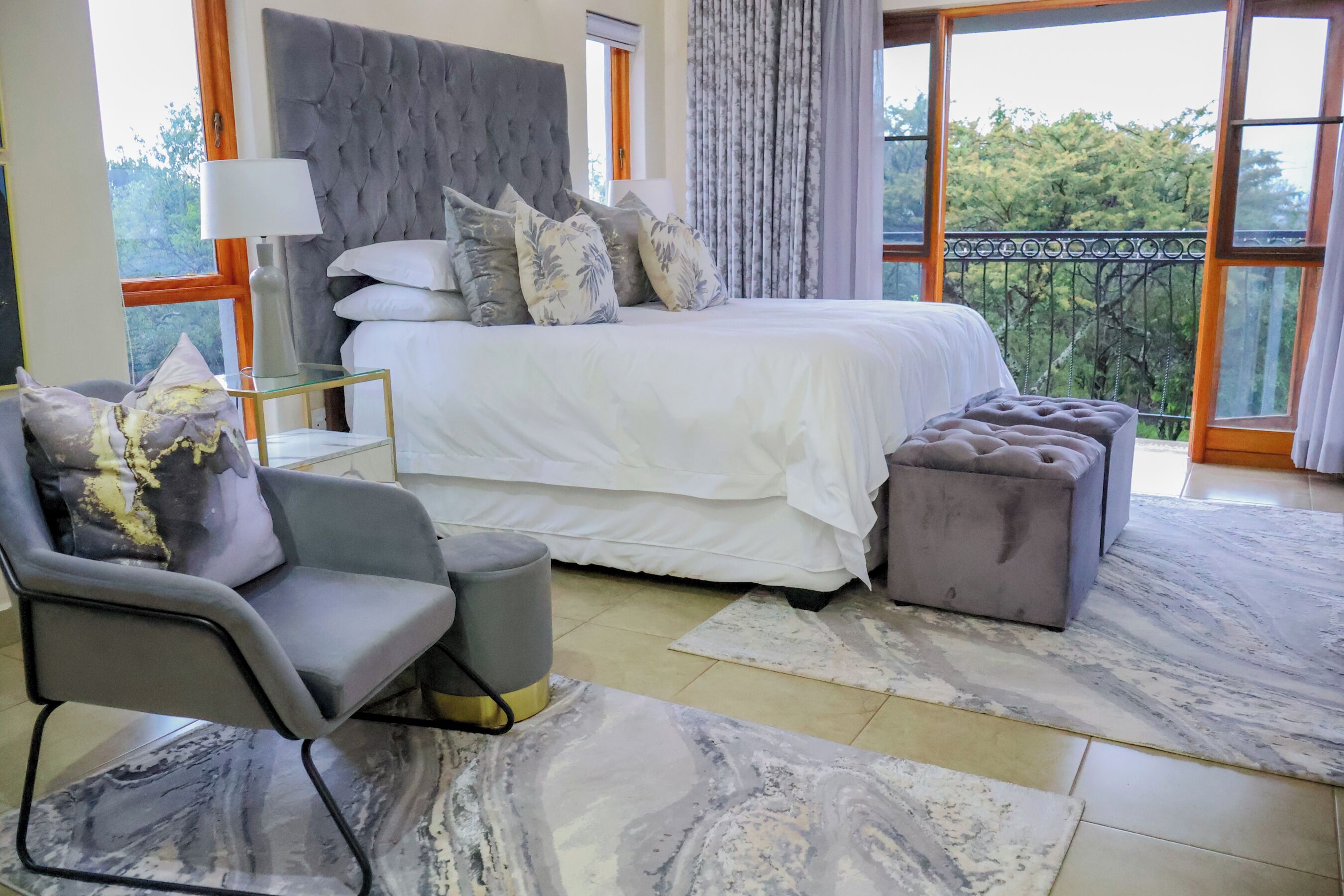 6 habitaciones, tabla de planchar con plancha, internet y ropa de cama 