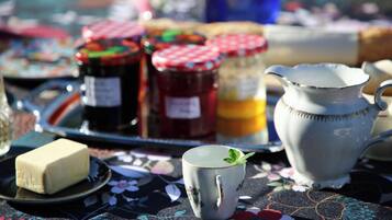 Petit déjeuner servi en supplément
