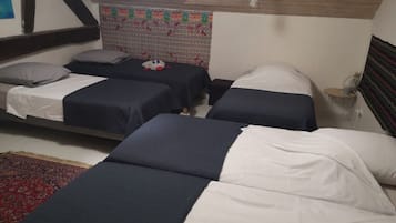 1 slaapkamer, een strijkplank/strijkijzer, gratis wifi, beddengoed