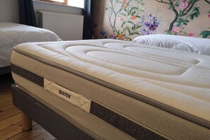 1 bedroom, iron/ironing board, free WiFi, bed sheets - Chambre famille table d'hôtes à la campagne le nid qui danse vers Vesoul 1 to 5 p (Baignes)