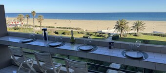 Tranquil 2 bedroom apartment in Canet-en-Roussillon WiFi, AC, sea view terrace