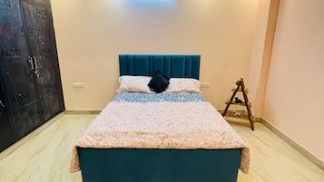 4 bedrooms, WiFi, bed sheets