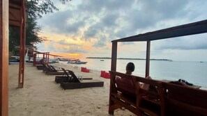 Sun-loungers - One Bedroom  Near Sunset Point Gili Air (Pemenang)