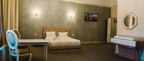 Standard Double or Twin Room, Beach View | In-room dining