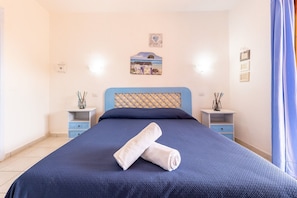 1 bedroom, travel cot, free WiFi, bed sheets - Alice Apartment in Golfo Aranci (Golfo Aranci)