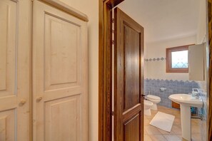 Doccia, asciugacapelli, bidet, asciugamani