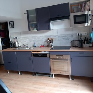 Microondas, horno, parrilla de estufa y lavavajillas 