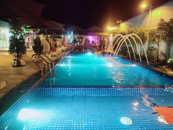 2 piscinas al aire libre