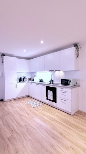 Mikrowelle, Ofen, Herdplatte, Geschirrspüler