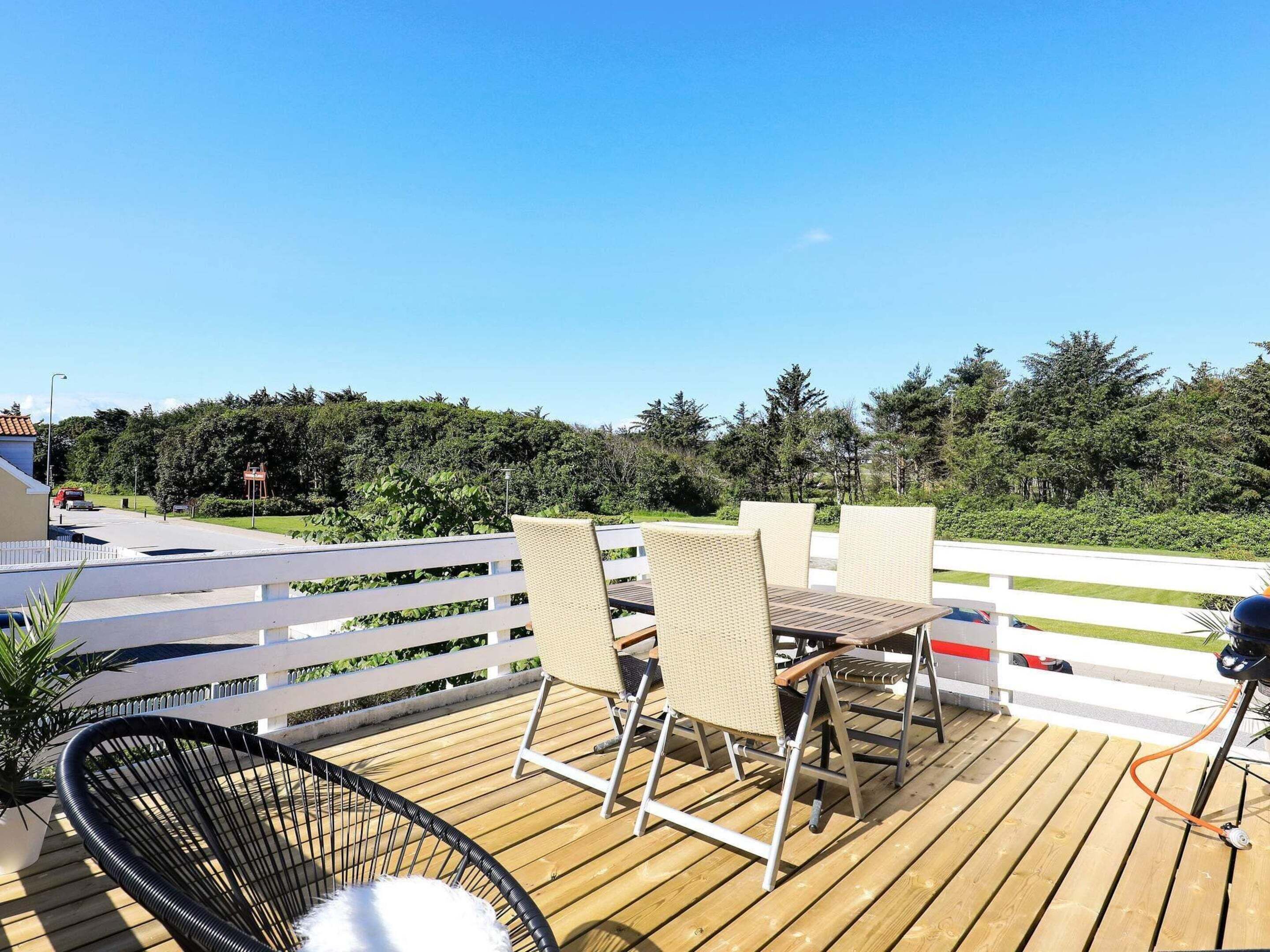 House | Outdoor dining