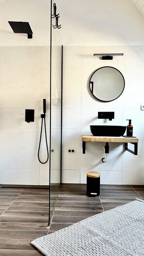 Shower, eco-friendly toiletries, hair dryer, towels