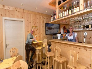 Apartment | Bar (on property) - Apartment in Kals Near Ski Slopes (Kals am Grossglockner)