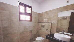 A bathroom with a toilet, sink, and shower. - Shree Radha Residency-near ISKCON Temple (Vrindavan)