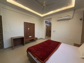 Bureau, espace de travail pour ordinateur portable