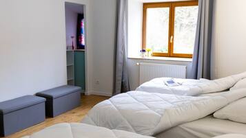 1 slaapkamer, een strijkplank/strijkijzer, gratis wifi, beddengoed