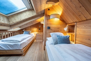 1 bedroom, free WiFi, bed sheets - 1001A Attic Apartment Dolasilla (Selva di Val Gardena)