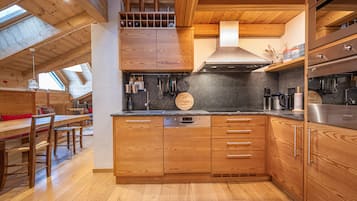 Frigorifero, microonde, forno, lavastoviglie
