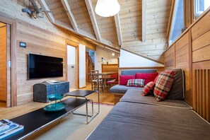 TV - 1001A Attic Apartment Dolasilla (Selva di Val Gardena)