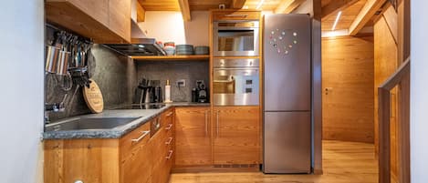 Refrigerador, microondas, horno, lavavajillas