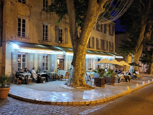 "Sur Place" 4-12 people. Ideally suited for two or a large family.