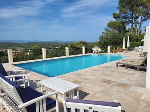 Outdoor pool, a heated pool - "Sur Place" 4-12 people. Ideally suited for two or a large family. (Carcès)